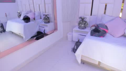 Snapshot of _tinyrousse_ chatting on September 2025 07:14:02 PM Rousse online show from September 2025 07:14:02 PM