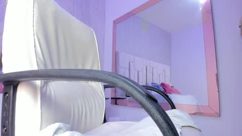 Snapshot of _tinyrousse_ chatting on October 2025 07:01:02 PM Rousse online show from October 2025 07:01:02 PM