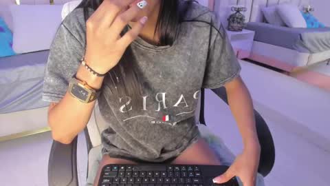 Snapshot of _tinyrousse_ chatting on October 2025 07:01:02 PM Rousse online show from October 2025 07:01:02 PM