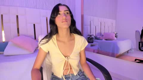 Snapshot of _tinyrousse_ chatting on November 2025 07:03:01 PM Rousse online show from November 2025 07:03:01 PM