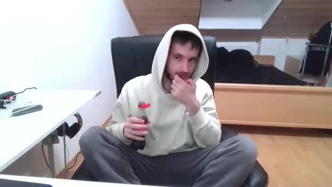 Snapshot of _v_l_a_d_ chatting on November 2025 10:43:01 PM Vlad online show from November 2025 10:43:01 PM