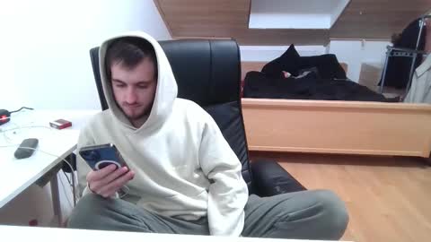 Snapshot of _v_l_a_d_ chatting on November 2025 06:19:02 PM Vlad online show from November 2025 06:19:02 PM