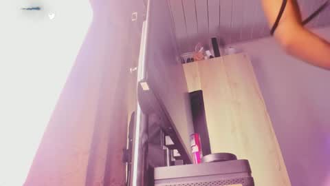 Snapshot of _valeriaa chatting on October 2025 05:03:02 AM online show from October 2025 05:03:02 AM