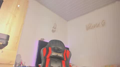 Snapshot of _valeriaa chatting on October 2025 10:53:02 PM online show from October 2025 10:53:02 PM