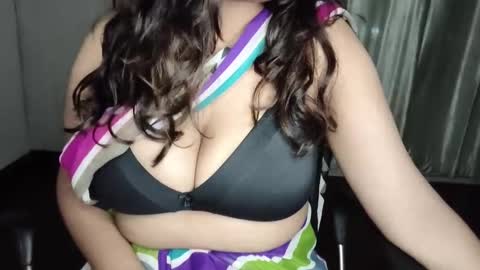 _vanshika_0 online show from September 2025 02:44:02 PM