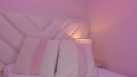 Snapshot of _wendy_x chatting on October 2025 11:43:01 AM _wendy_x online show from October 2025 11:43:01 AM