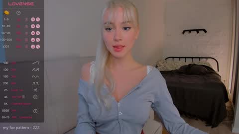 Tessa -  online show from December 2024 11:00:01 AM