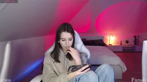 Nicole  Thomas  Dave online show from December 2024 02:16:01 PM