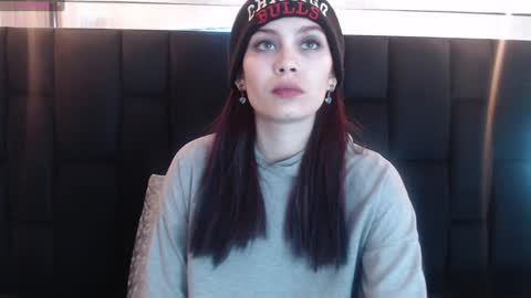 Yuyi online show from December 2024 01:08:02 PM