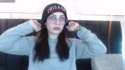 Yuyi online show from January 2025 11:03:02 AM