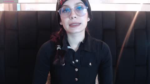 Yuyi online show from January 2025 11:11:01 AM