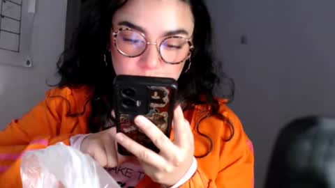 Snapshot of a_savage_woman_place chatting on December 2025 12:06:01 AM Leona online show from December 2025 12:06:01 AM