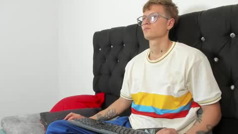 A Sexy Couple online show from October 2025 09:13:02 PM