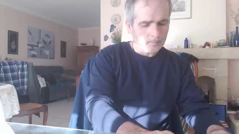 Snapshot of aalex1717 chatting on February 2025 01:06:01 PM Aalex1717 online show from February 2025 01:06:01 PM