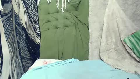 Snapshot of aaliyah04 chatting on November 2025 06:13:01 AM BERLAT online show from November 2025 06:13:01 AM