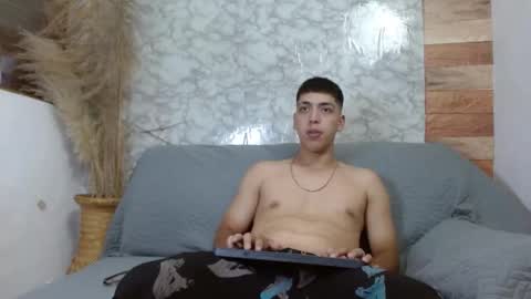 Aaron y Antonella online show from October 2025 08:42:01 PM