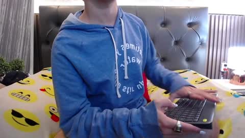 Aaron online show from December 2024 06:43:01 PM