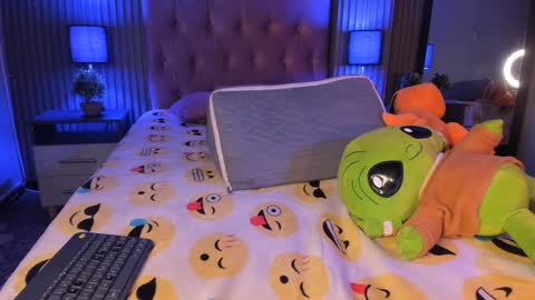 Aaron online show from December 2024 07:16:02 PM