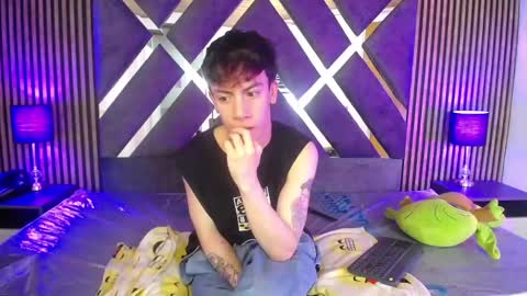 Aaron online show from March 2025 06:50:01 PM