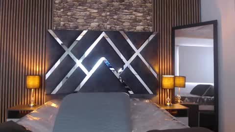 Aaron online show from September 2025 03:33:01 PM