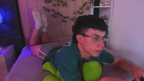 Aaron online show from November 2025 03:46:01 PM