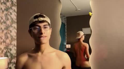 Aaron Ezequiel online show from November 2025 12:11:01 AM