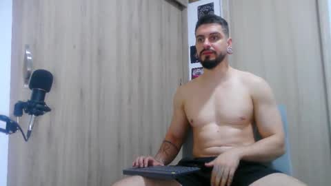 Aaron kwok online show from November 2025 01:51:02 AM