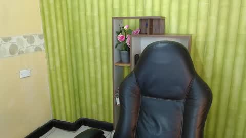 im NiallDun online show from February 2025 05:45:02 AM