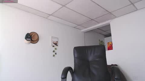 Heyy my name is Aaron online show from September 2025 03:59:01 PM