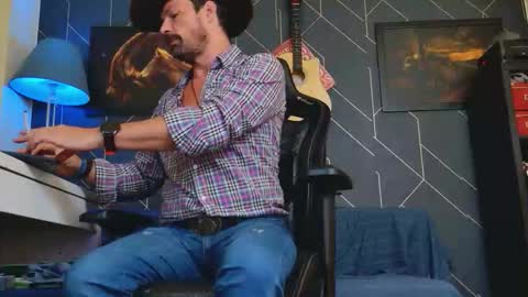 Aaron online show from September 2025 02:22:02 PM