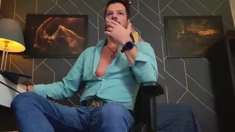 Aaron online show from November 2025 05:07:02 AM