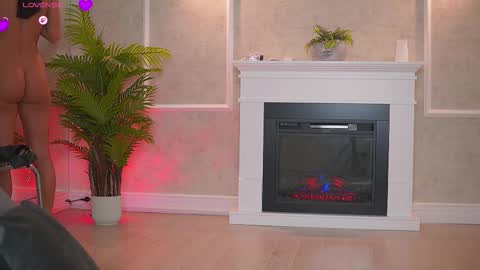 Snapshot of abbela_white chatting on November 2025 07:30:02 AM Alexa online show from November 2025 07:30:02 AM