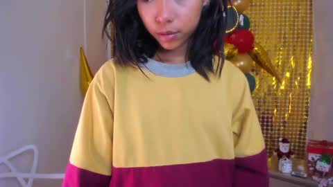Lucia  online show from December 2024 06:02:02 PM