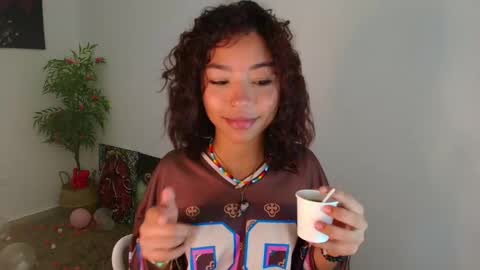 Lucia  online show from February 2025 12:16:01 PM
