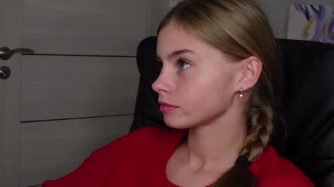 Snapshot of abby_laker chatting on December 2024 08:18:01 PM ABBY LAKER online show from December 2024 08:18:01 PM