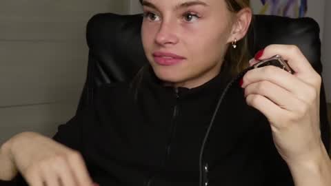 Snapshot of abby_laker chatting on December 2024 09:56:02 PM ABBY LAKER online show from December 2024 09:56:02 PM