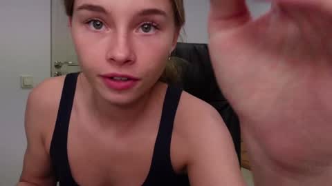 Snapshot of abby_laker chatting on December 2024 11:16:01 PM ABBY LAKER online show from December 2024 11:16:01 PM