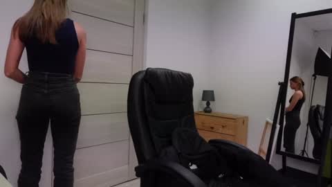 Snapshot of abby_laker chatting on December 2024 02:17:01 AM ABBY LAKER online show from December 2024 02:17:01 AM