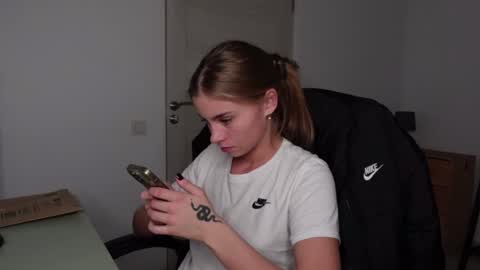 Snapshot of abby_laker chatting on January 2025 09:01:02 PM ABBY LAKER online show from January 2025 09:01:02 PM