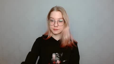 Abby Lovense is active online show from December 2024 09:06:02 AM