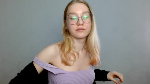 Abby Lovense is active online show from February 2025 12:51:02 PM