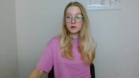 Abby Lovense is active online show from September 2025 08:59:02 AM