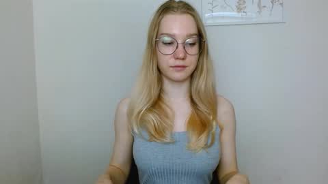 Abby Lovense is active online show from September 2025 08:17:01 AM