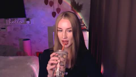 Anna online show from October 2025 06:41:01 PM