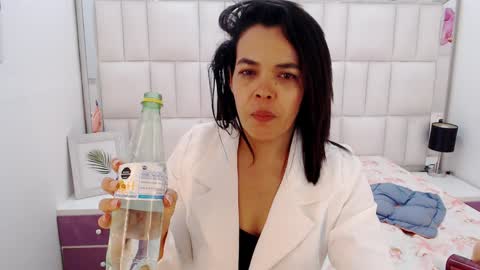 Snapshot of abril_beltran_ chatting on December 2024 04:31:02 AM Abril Beltran online show from December 2024 04:31:02 AM