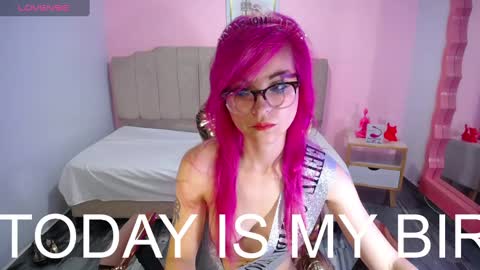 abril_ch_ online show from September 2025 10:52:02 AM