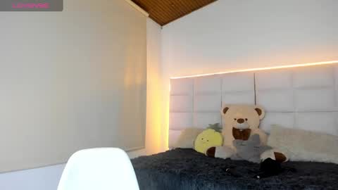 Abril online show from February 2025 07:38:01 PM