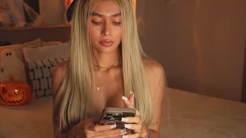 Snapshot of abril_w18 chatting on October 2025 12:43:01 AM My name is Alexa. Please say hello I like to chat with you. If you have requests please use tip online show from October 2025 12:43:01 AM