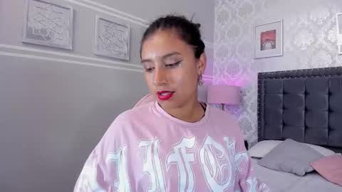 Snapshot of abrilmoonn chatting on September 2025 09:04:01 PM Abril online show from September 2025 09:04:01 PM