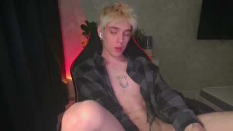 Snapshot of abslut chatting on October 2025 03:53:01 PM Nick online show from October 2025 03:53:01 PM